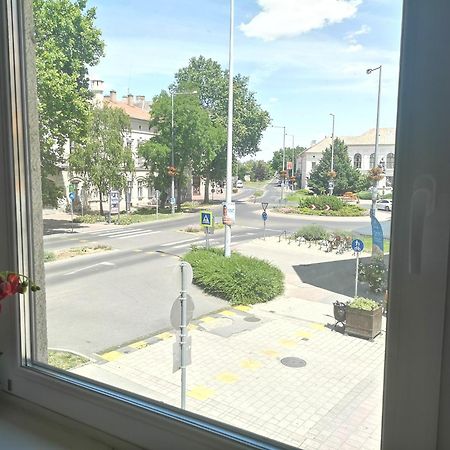 Centrum Luxus Apartman Makó Exteriör bild