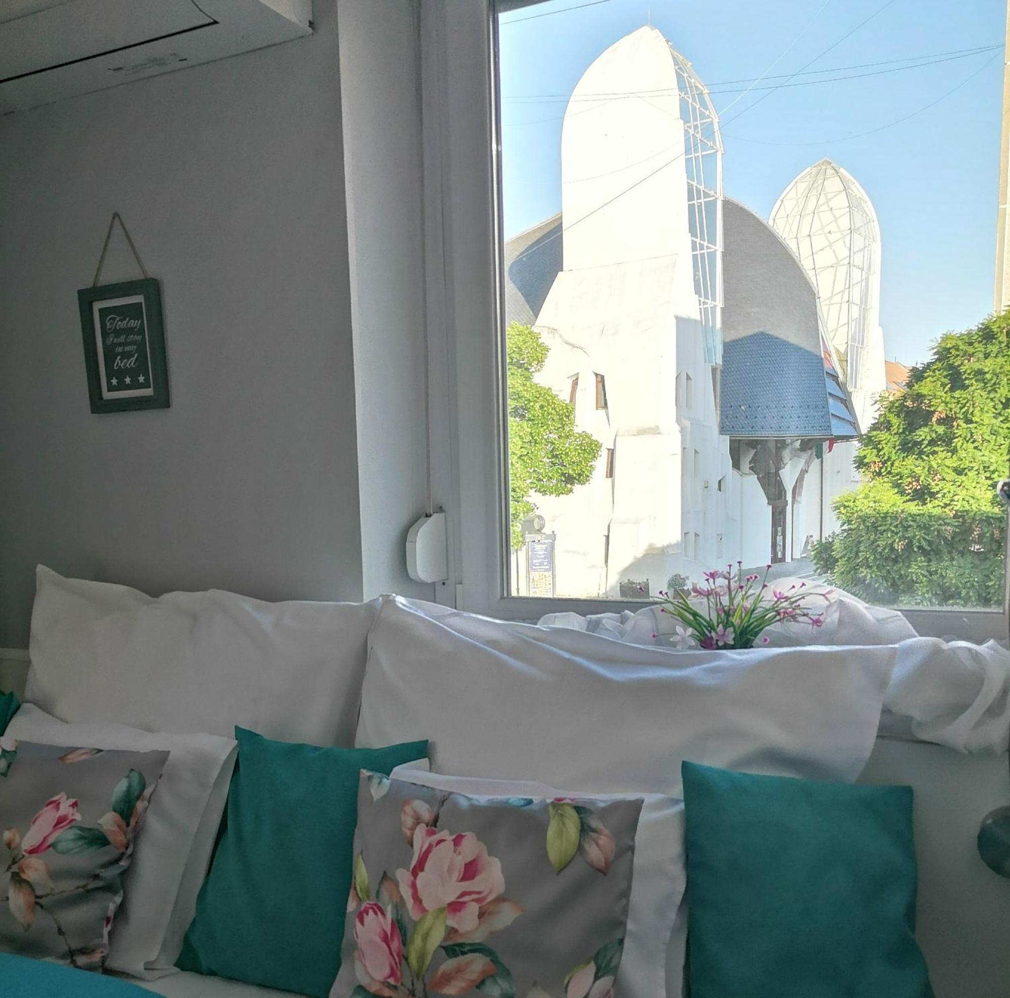 Centrum Luxus Apartman Makó Exteriör bild