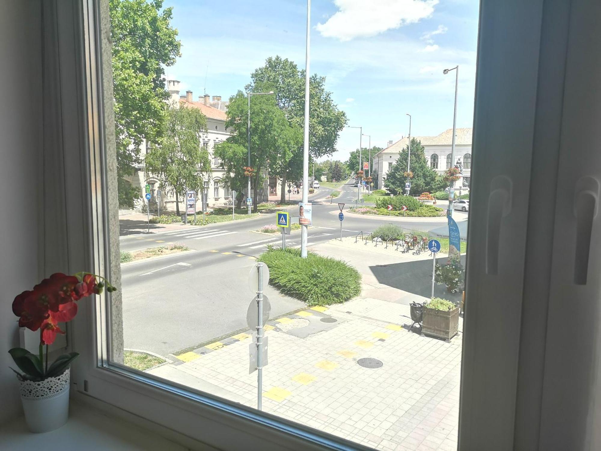 Centrum Luxus Apartman Makó Exteriör bild