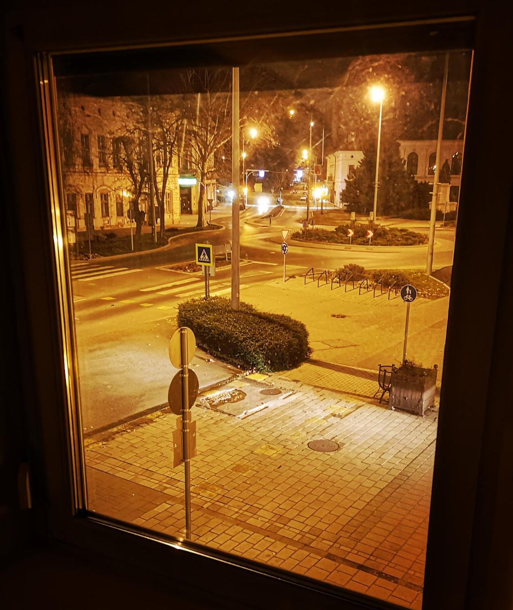 Centrum Luxus Apartman Makó Exteriör bild